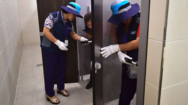 Brigada especial lucha contra las cámaras ocultas en baños de mujeres de Seúl