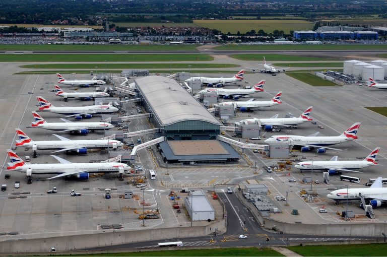 Controversia sobre la decisión de Reino Unido de ampliar el aeropuerto de Heathrow