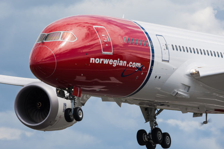 Norwegian llega a competir con Iberia , aerolínea de bajo coste