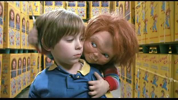 Chucky: El muñeco diabólico (Child's Play, 1988) Un clásico de Halloween que no pasa de moda. Chucky, el asesino serial psicótico que toma el cuerpo de un muñeco hizo su primera aparición a fines de los años ochenta.