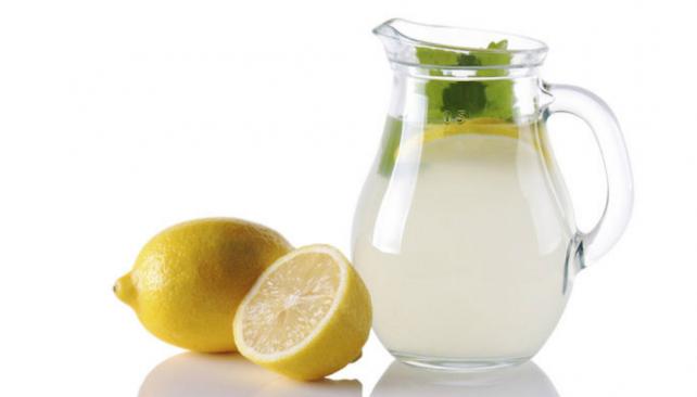 Tomar limonada y sus beneficios para la salud
