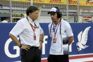 Fernando Alonso (ESP) McLaren y Jost Capito (GER) McLaren  .  G.P. de Bahrein 2? prueba del Mundial en el circuito de Sakhir en Manama, domingo 03/04/2016 *** Local Caption *** RUBIO