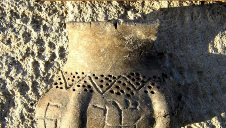 Bulgaria: Descubren uno de los pictogramas más antiguos del mundo en un pueblo neolítico subterráneo
