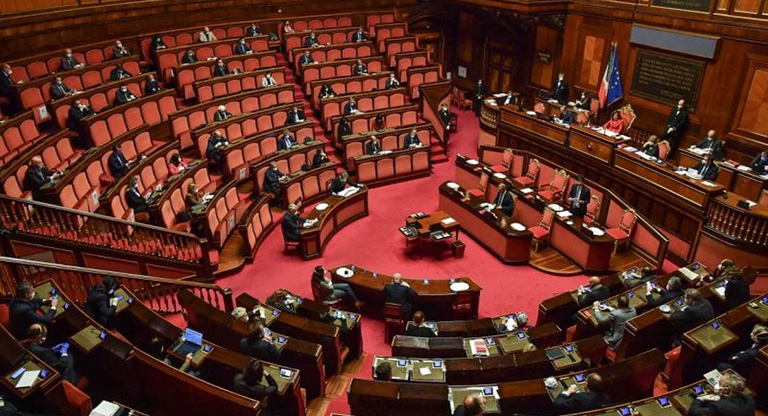 Italia a un paso de reducir parlamentarios
